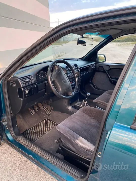 Opel Vectra 1993 photo 3