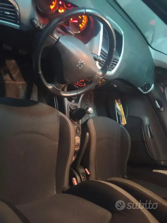 Peugeot 206 2010 photo 2