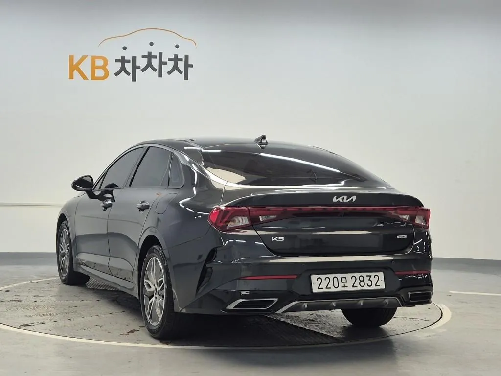 Kia K5 2023 photo 2