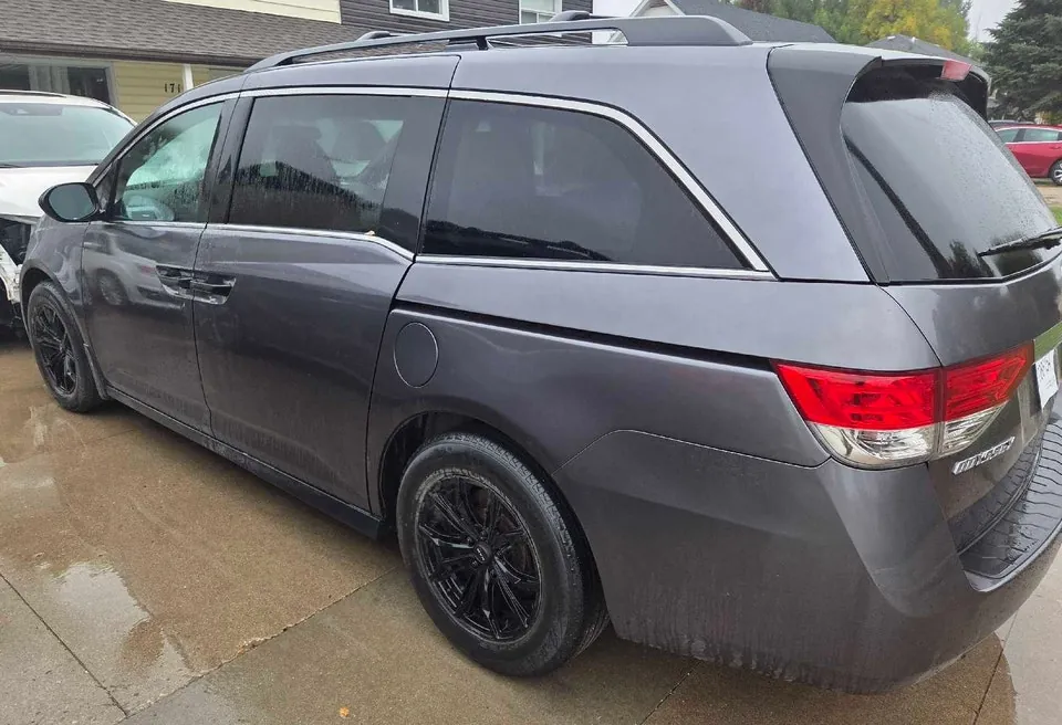 Honda Odyssey 2015 photo 2