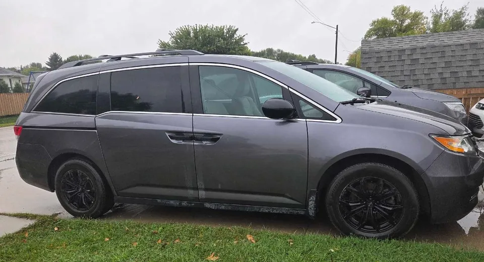 Honda Odyssey 2015 photo 3