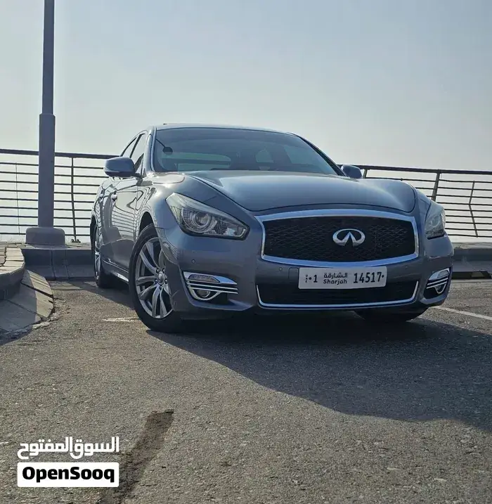 Infiniti Q70