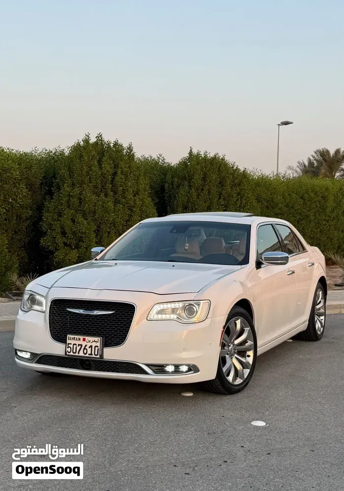 Chrysler 300 2018 photo 2