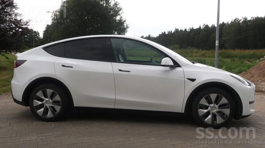 Tesla Model Y 2022 photo 2
