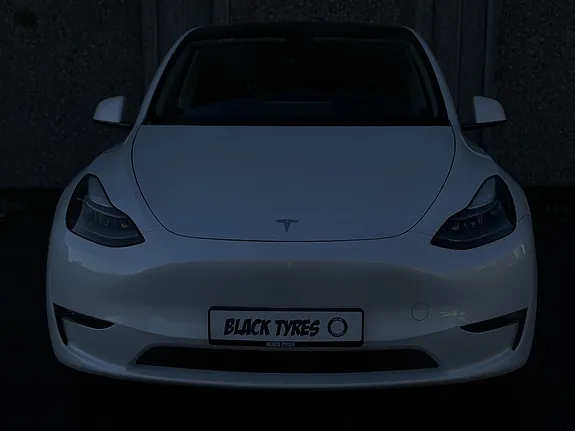 Tesla Model Y 2023 photo 3