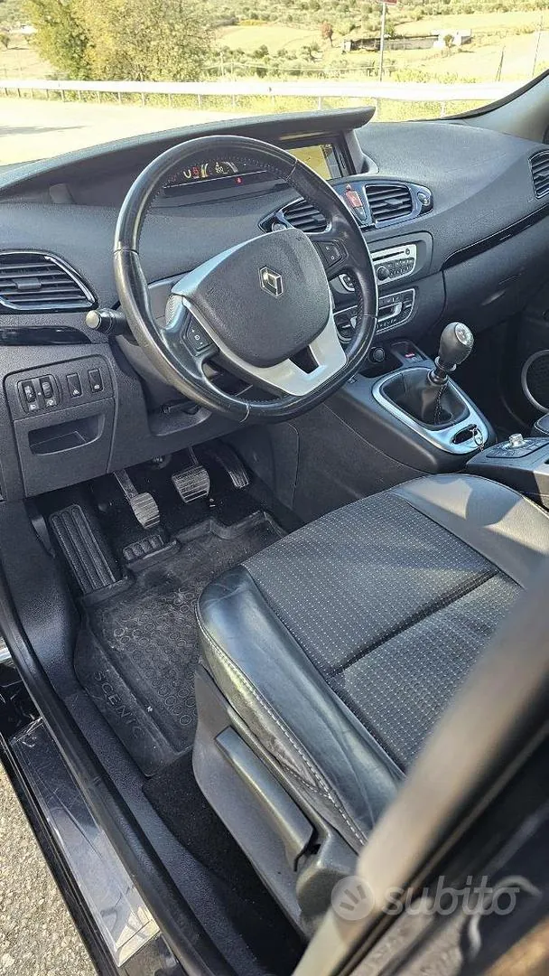 Renault Scenic 2012 photo 4