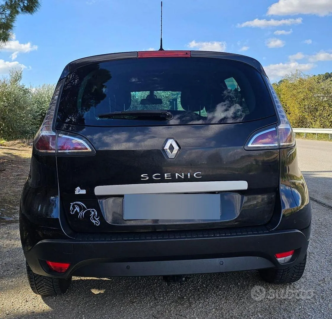 Renault Scenic 2012 photo 2