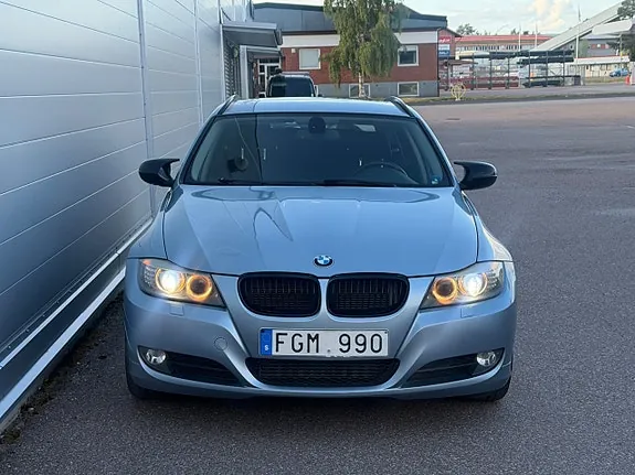 BMW 318D 2010 photo 2
