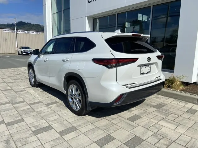 Toyota Highlander 2023 photo 4