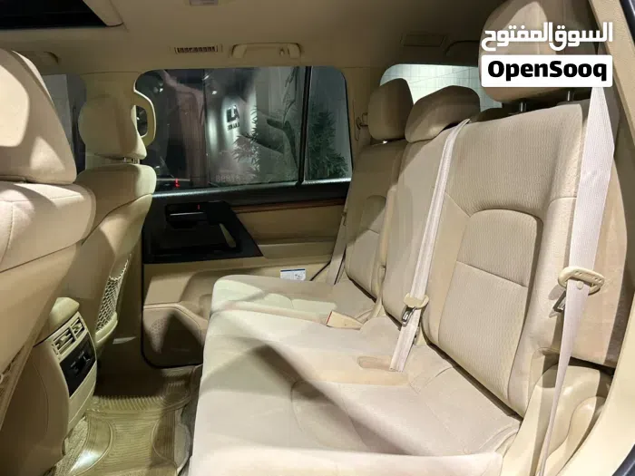 Toyota Land Cruiser 2017 photo 2