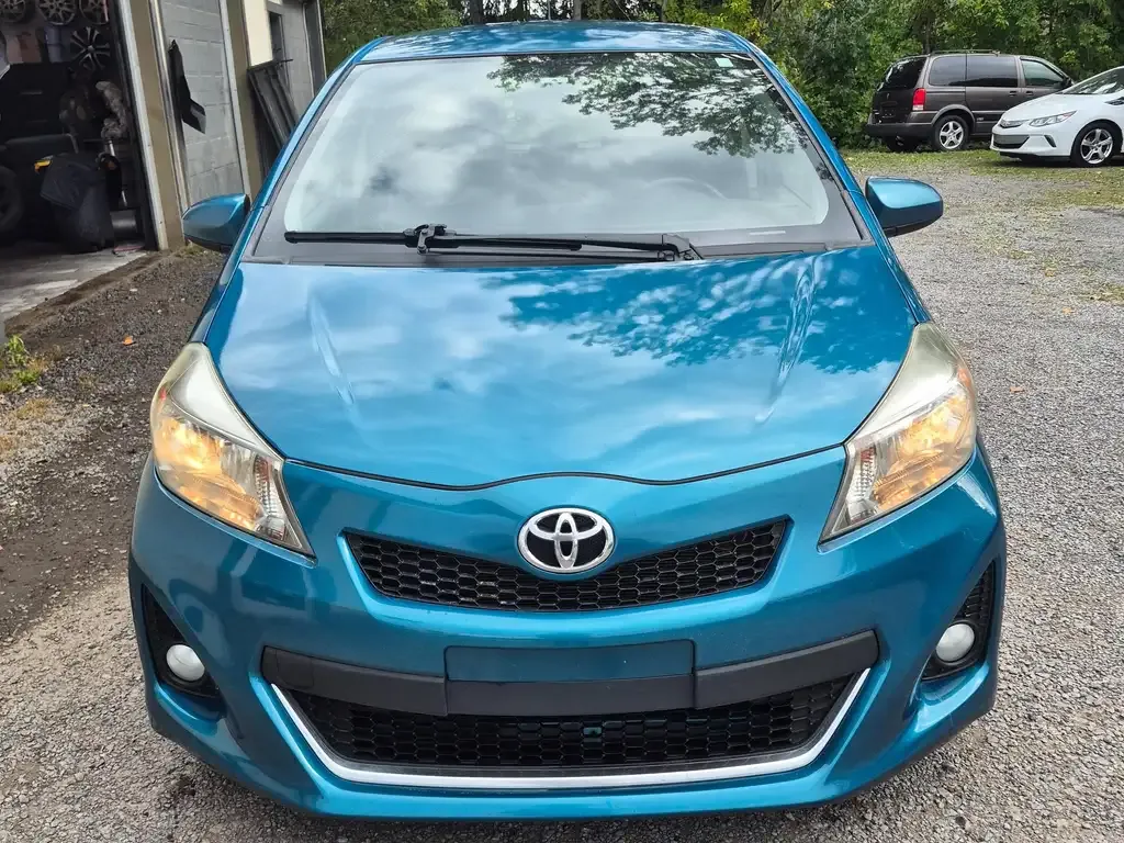 Toyota Yaris 2012 photo 2