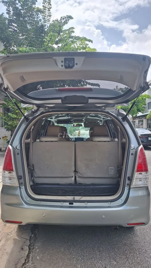 Toyota Innova 2011 photo 2