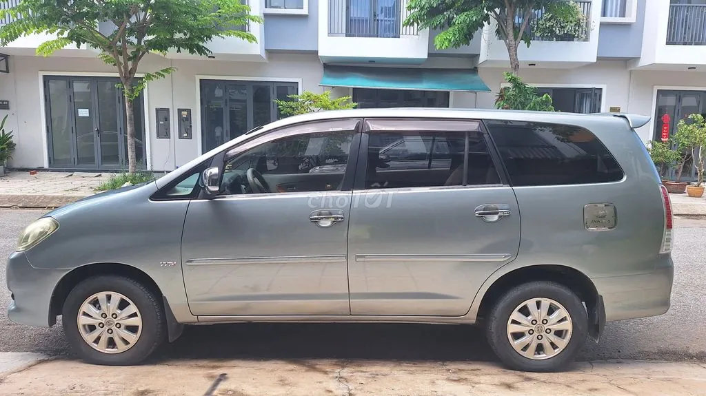 Toyota Innova 2011 photo 5