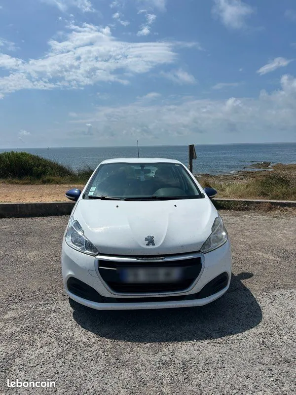 Peugeot 208 2018 photo 3