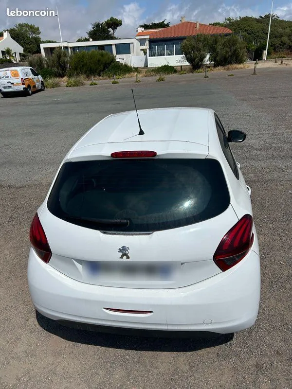 Peugeot 208 2018 photo 5