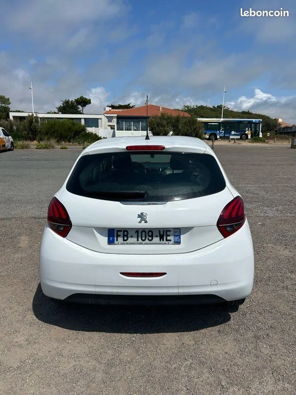 Peugeot 208 2018 photo 4