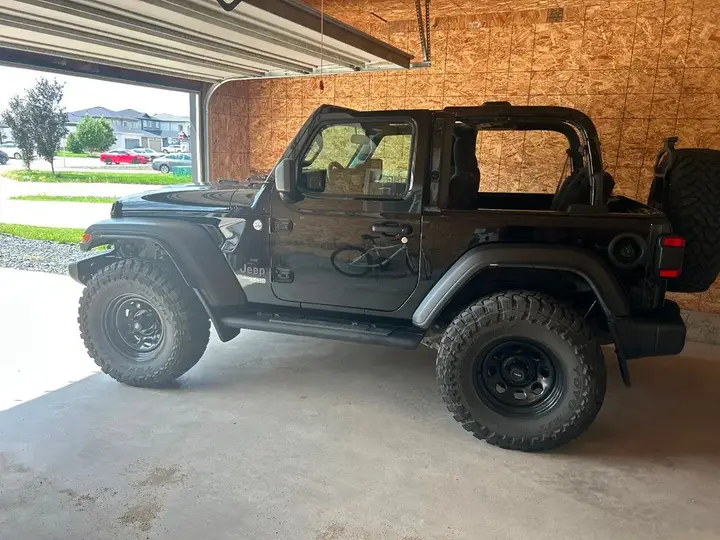 Jeep Wrangler 2021 photo 2