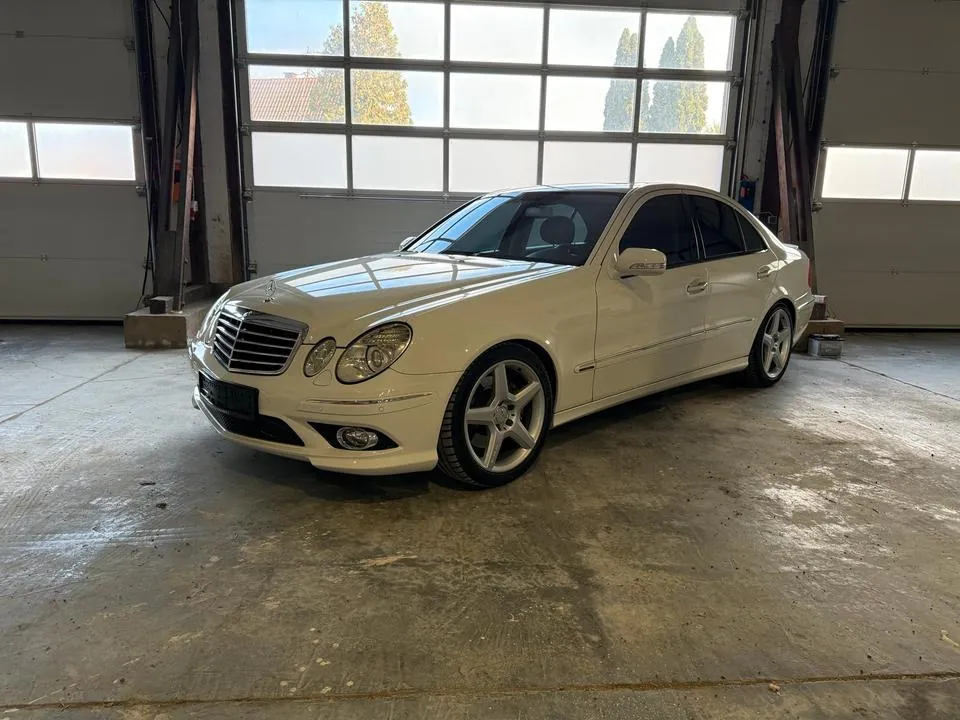 Mercedes-Benz W211