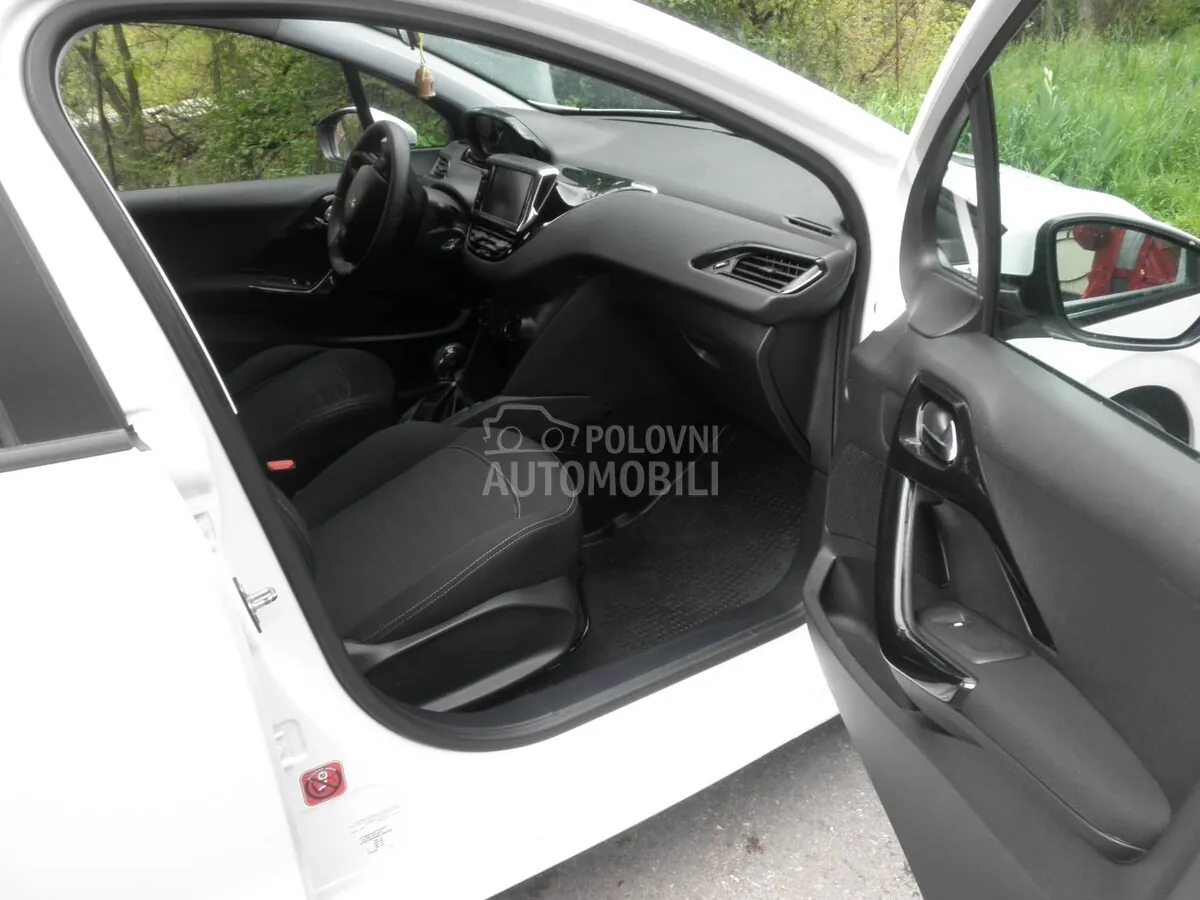 Peugeot 208 2016 photo 5