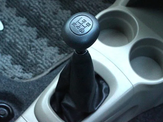 Daihatsu Mira 2013 photo 4