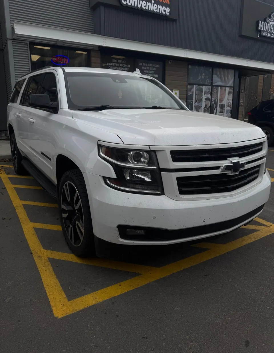 Chevrolet Suburban 2019 photo 2