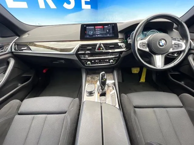 BMW 5 Series Touring 2017 photo 2