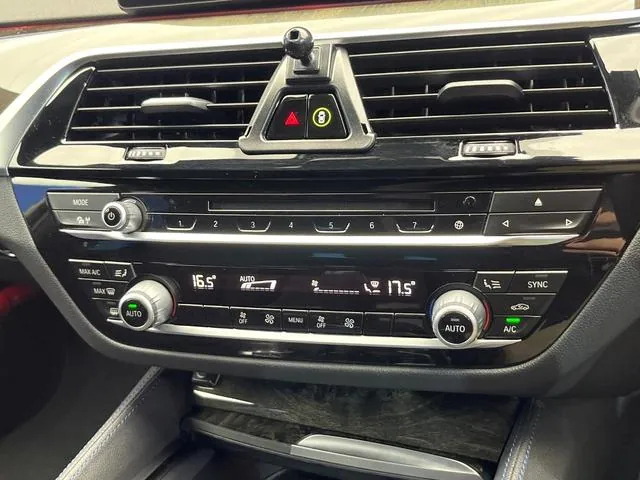 BMW 5 Series Touring 2017 photo 5