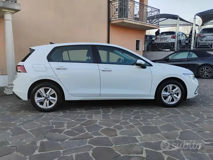 Volkswagen Golf 2023 photo 2