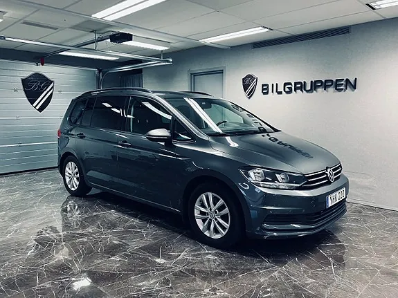 Volkswagen Touran 2017 photo 2