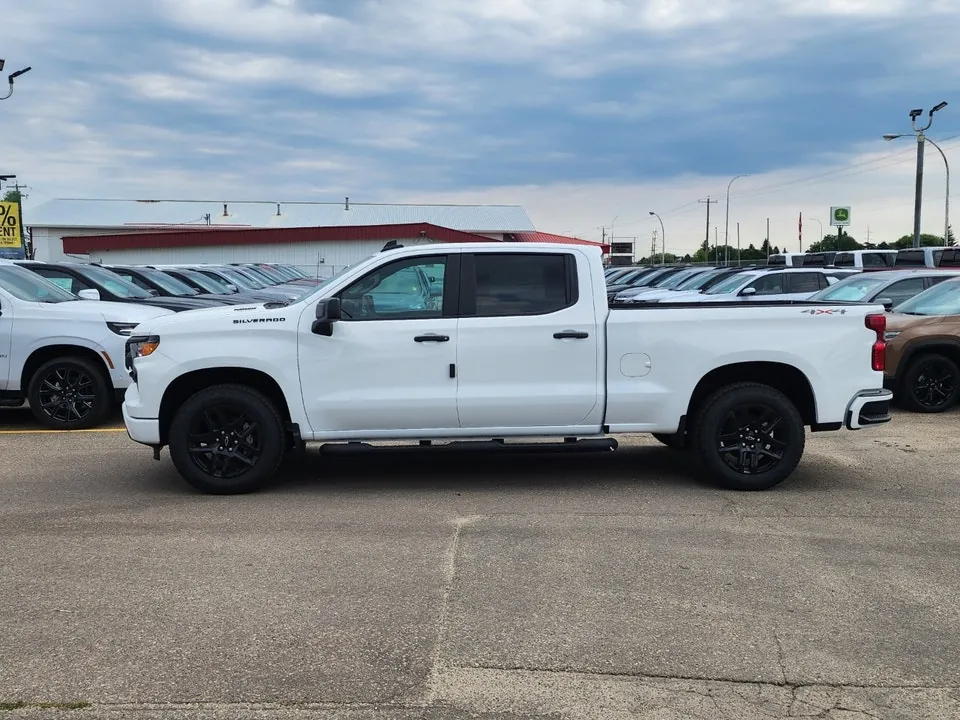 Chevrolet Silverado 1500 2026 photo 3
