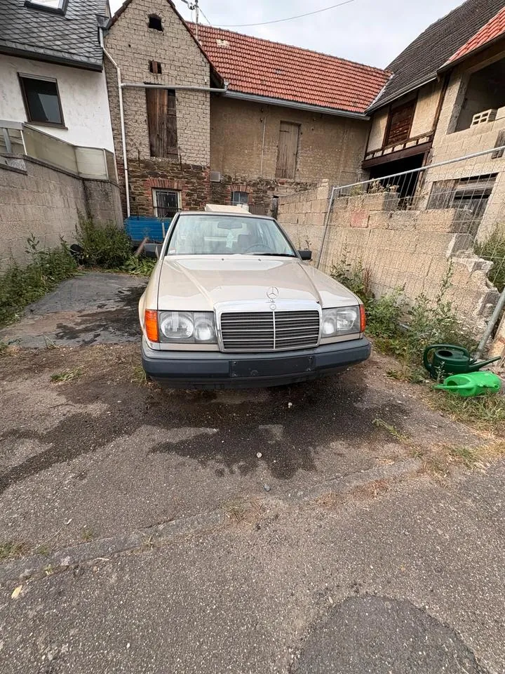 Mercedes-Benz W124