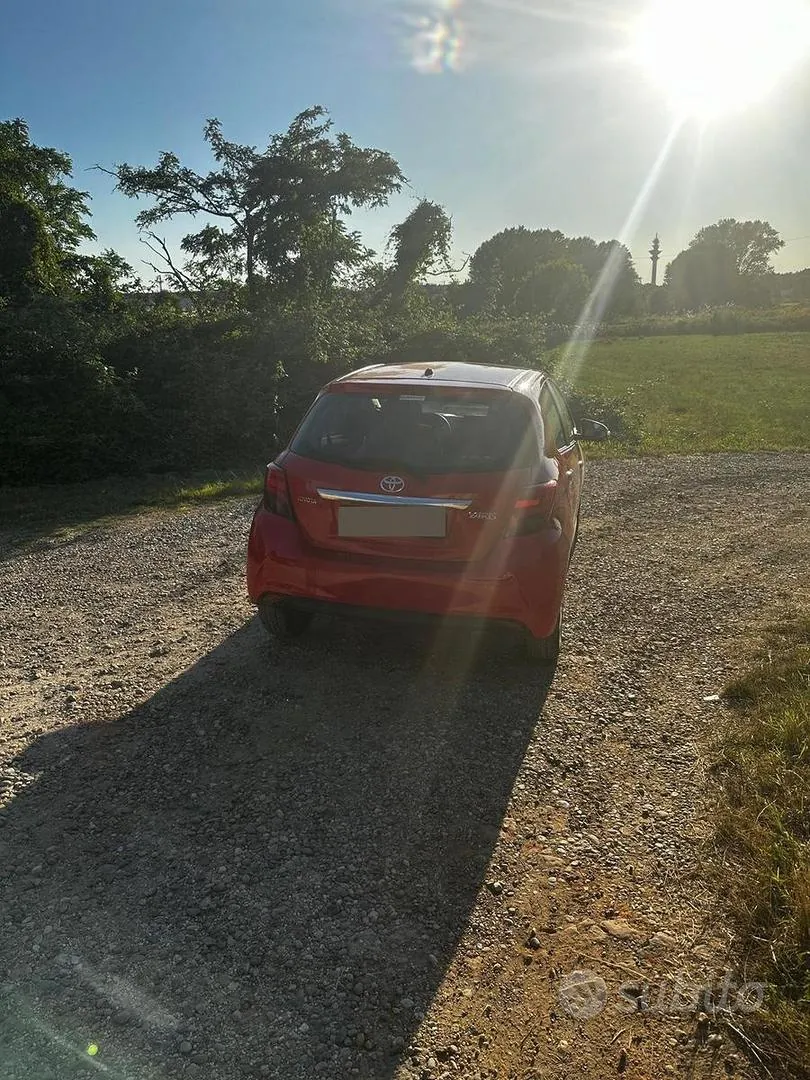 Toyota Yaris 2016 photo 2