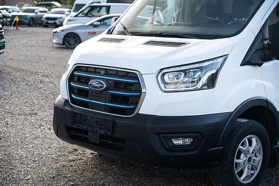Ford Transit 2022 photo 2