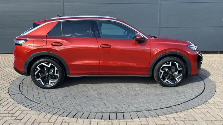 Volkswagen T-Roc photo 4