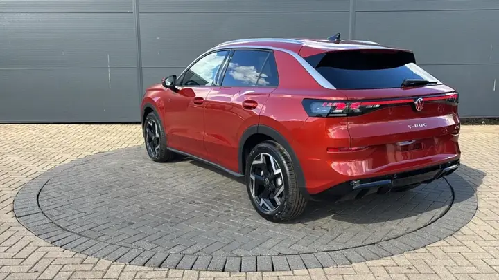Volkswagen T-Roc photo 3