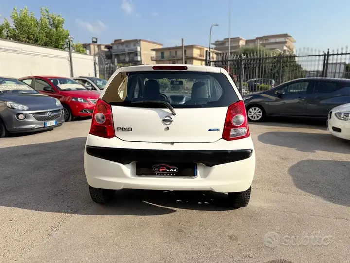 Nissan Pixo 2010 photo 5