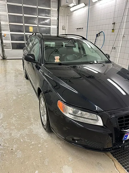 Volvo V70 2010 photo 2