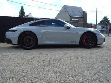 Porsche 911 2025 photo 2