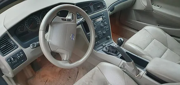 Volvo V70 2004 photo 2