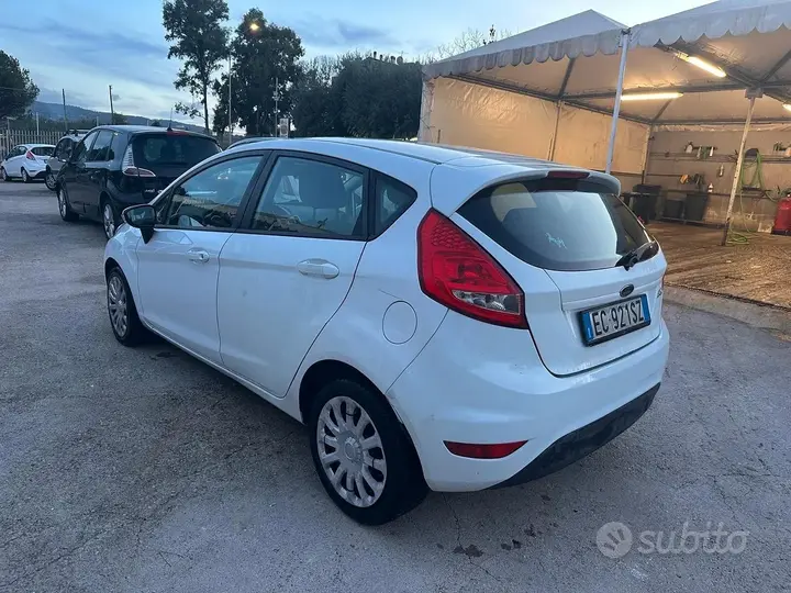Ford Fiesta 2010 photo 4