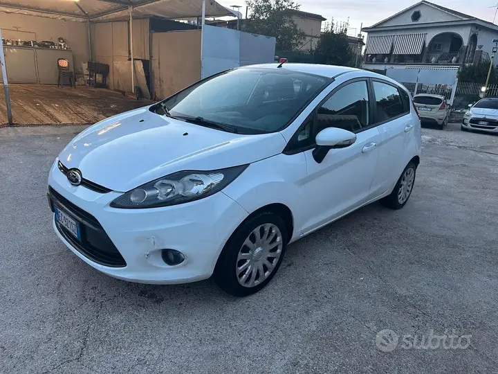 Ford Fiesta 2010 photo 3