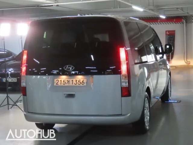 Hyundai Staria 2022 photo 3