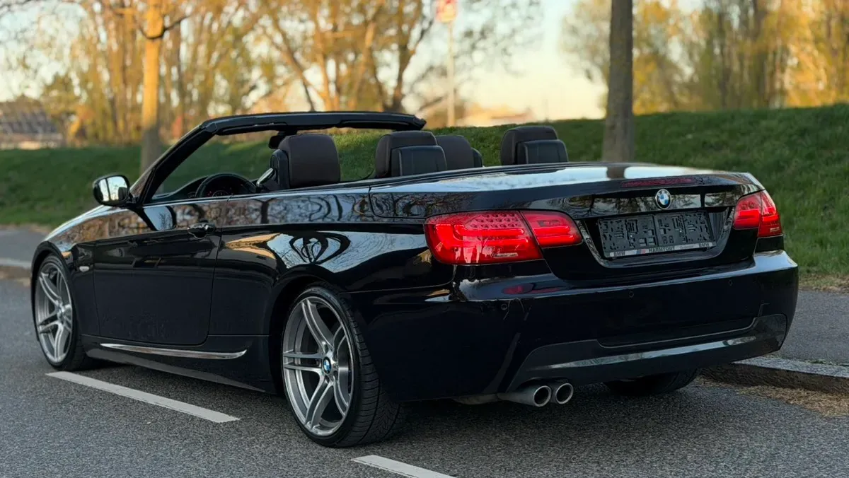 BMW 3 Series 2011 photo 2