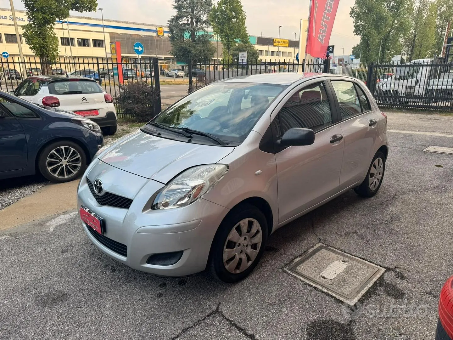 Toyota Yaris 2011 photo 3
