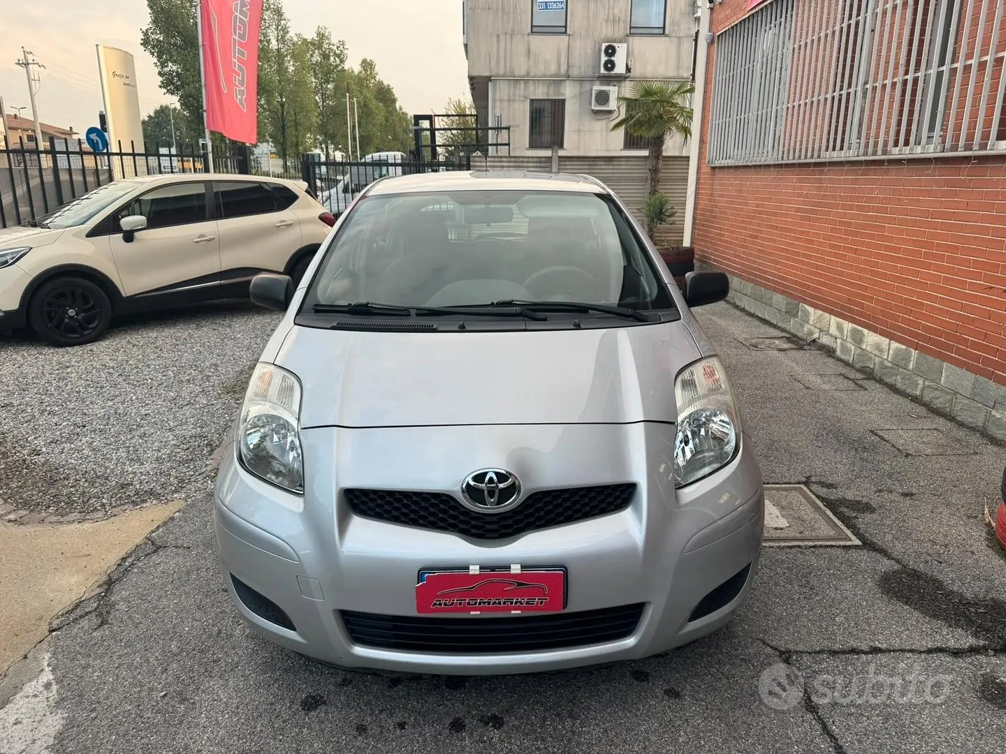 Toyota Yaris 2011 photo 2