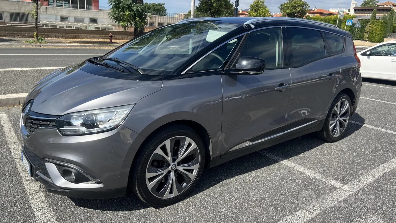 Renault Grand Scenic 2017 photo 2