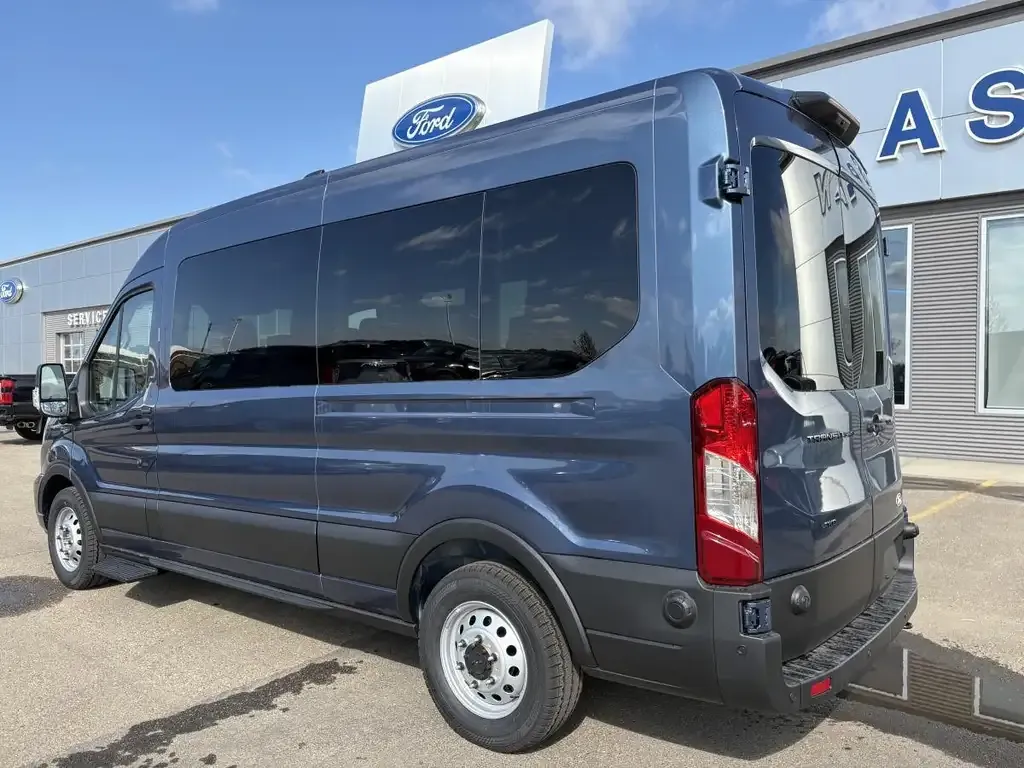 Ford Transit Passenger Wagon 2026 photo 4