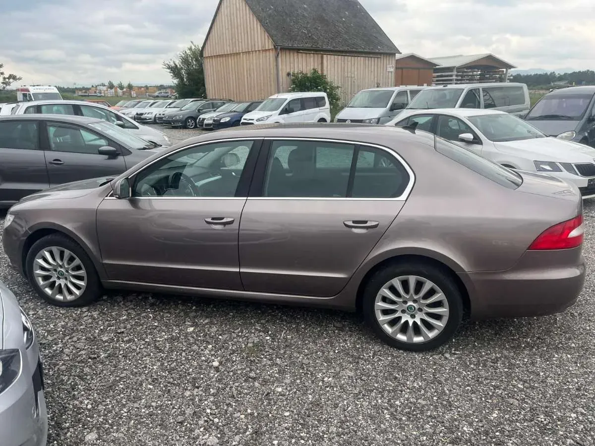 Skoda Superb 2013 photo 3
