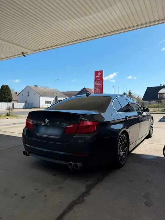 BMW 523I