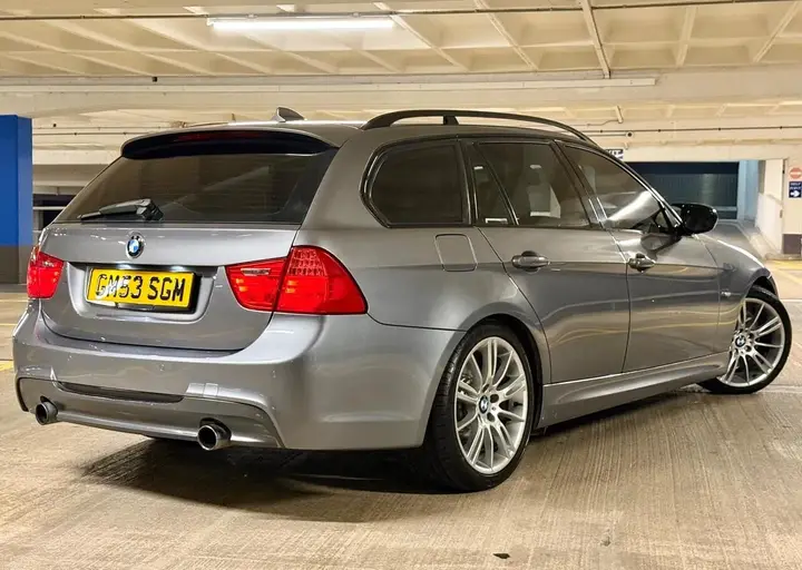 BMW 3 Series 2010 photo 3